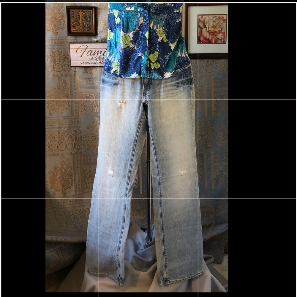 Gap Size 4 Distressed lightwash straight leg jeans
